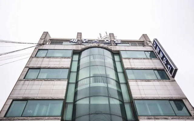 Busan Jaesongdong Zeus