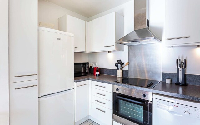 City-Close 1-Bed Apartment near Tower Hill