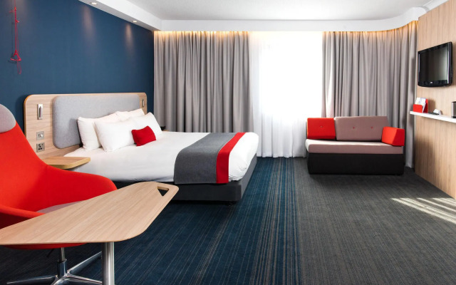 Holiday Inn Express London Luton Airport by IHG