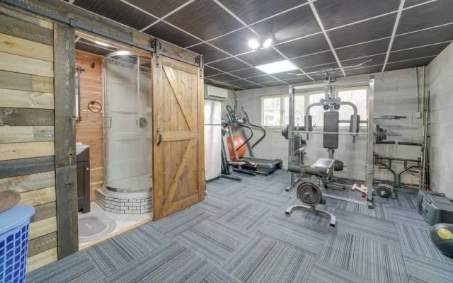 Beckley Studio w/ Private Hot Tub & Home Gym! - фото 5