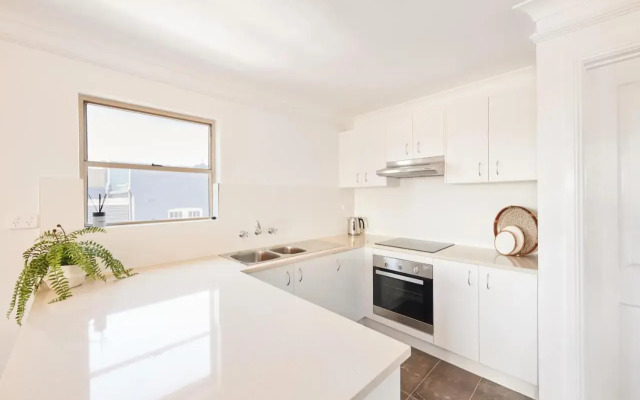 Harbour view huge 2 bedroom entire residence.