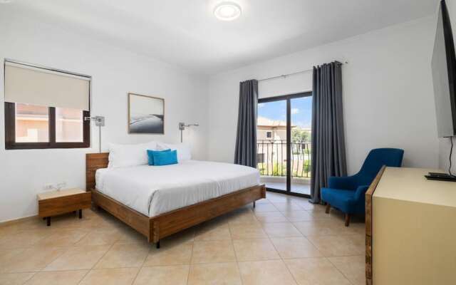 4BR Villa Gold Coast w Pool