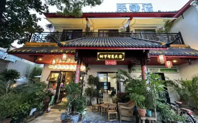 Shanghai Wisdom Hostel Under the Tree