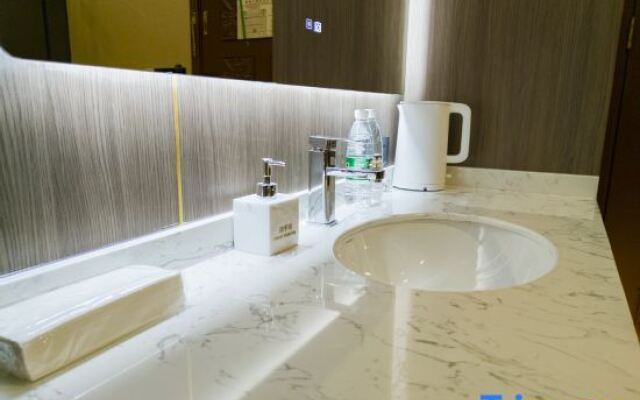 Sagamata Hotel (Beijing West Railway Station Liuliqiao Subway Station)