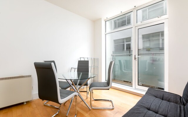 Holloway Road Apartments (Peymans)