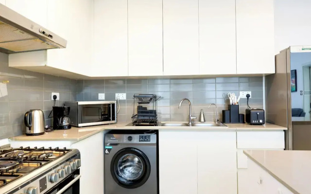 Luxury 4B and maid's with private garden