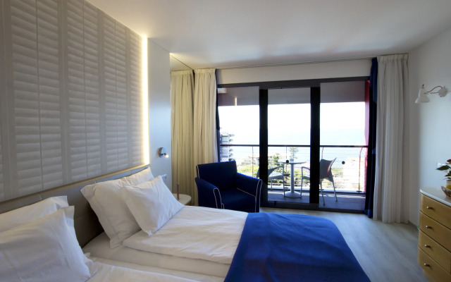 Four Views Monumental Lido