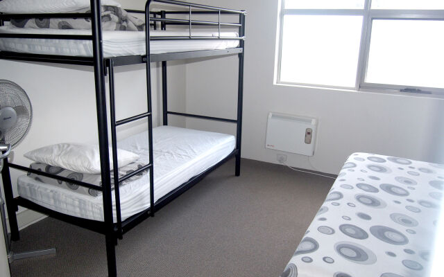 Sow and Piglets Guesthouse - Hostel