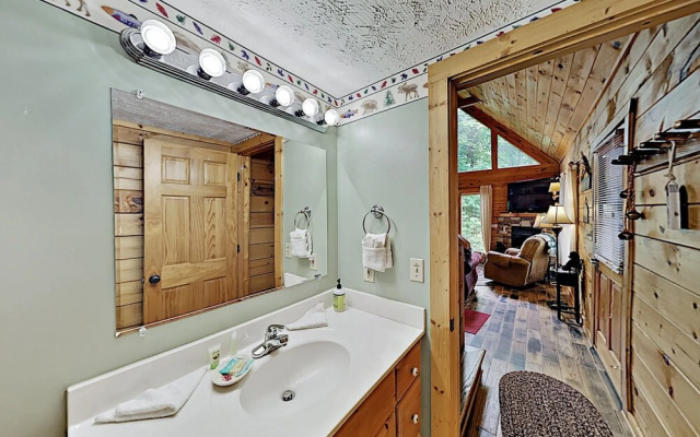 Bear Essentials 3 Bedroom Home by Redawning