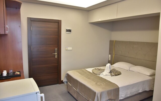 Gold Ci̇ty Hotel