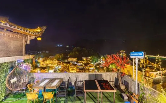 Baihe River Valley (Furong Town Waterfall Store) – Outside – Xiangxi