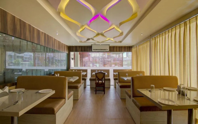 OYO 13584 Hotel Ruchi