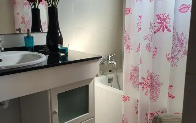 Luzia's Apartment - 2 Bedroom Apartment Sleeps 4