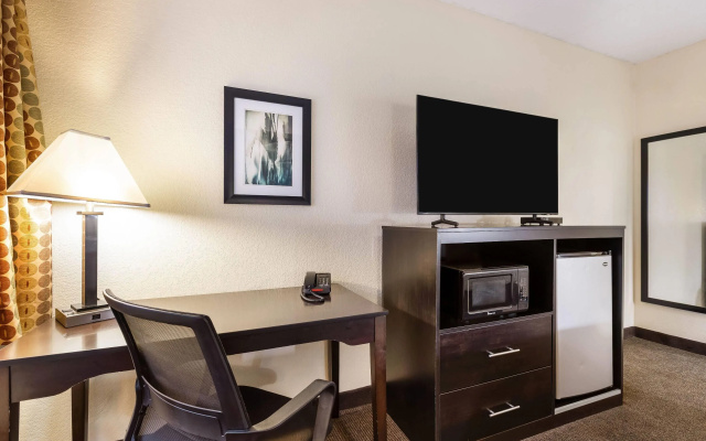 Baymont by Wyndham Janesville