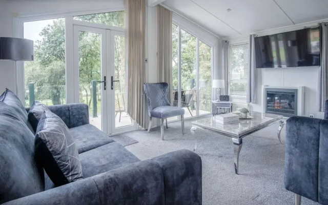 1 Manor Lodge - 3 Bedroom Lodge - Pendine