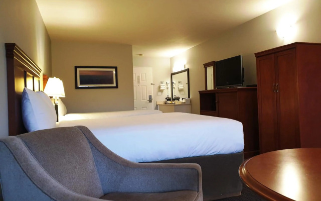 Riverland Inn & Suites