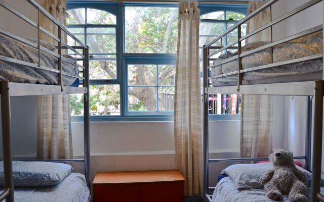 Blue Parrot Backpackers