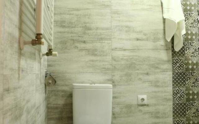 Ushangi Chkheidze Street 25