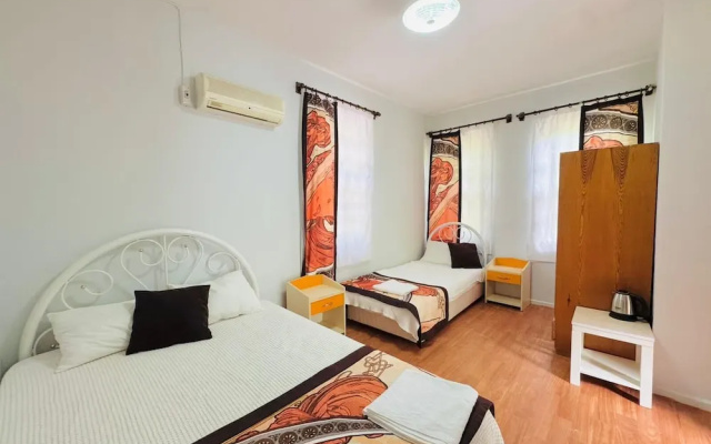 Artemis Hotel