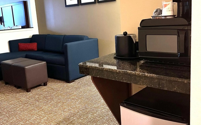 Comfort Suites Texas Ave.