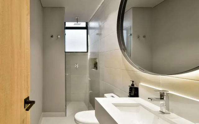 w Illustrious 1BR w/ Great Balcony in Unicentro