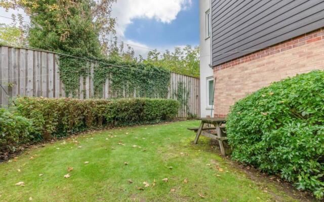 2 Bed/2 Bath & Free Parking - Langley/Heathrow