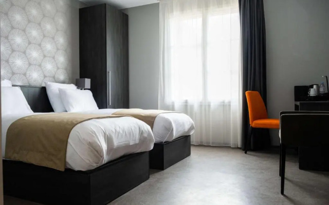 Le Canard Sur Le Toit