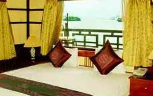 Cay Thong Hotel