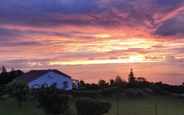 House with 2 Bedrooms in Caveira Das Flores Azores, with Enclosed Garden And Wifi - 7 Km From the Beach