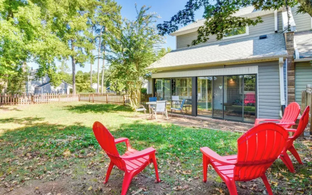 Seneca Escape w/ Screened Patio: Near Lakes!