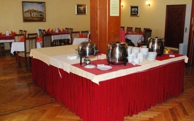 Hotel Zvezda