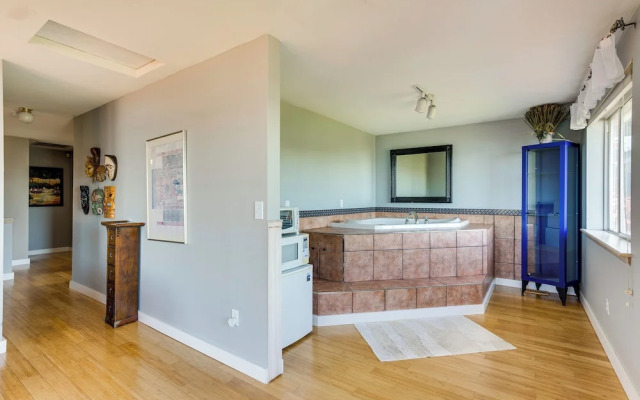Federal Way Vacation Rental: Bay & Mountain Views!