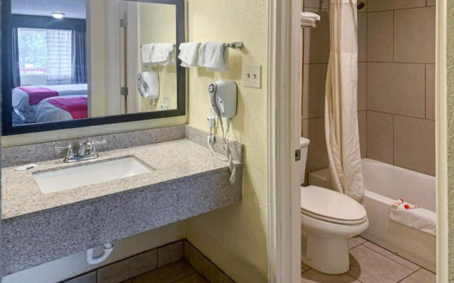 OYO Hotel Rosenberg TX I-69