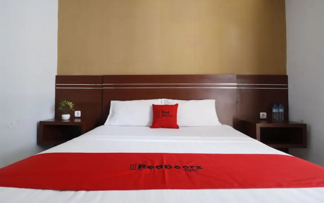 RedDoorz Plus @ Cakranegara