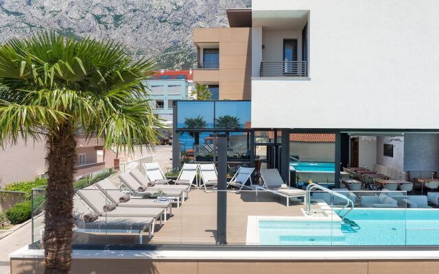 Hotel Ani