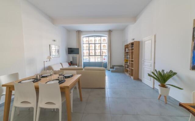 T3 Appartement HYPERCENTRE PROCHE COMMERCE- PARKING - 2 Chambres Wifi Gratuit