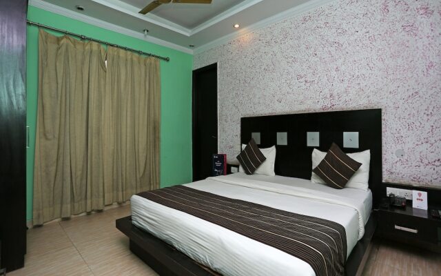 OYO 6895 Hotel Cybercity Rooms & Suites