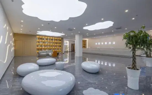 Pinghu Quanshu Smart Hotel