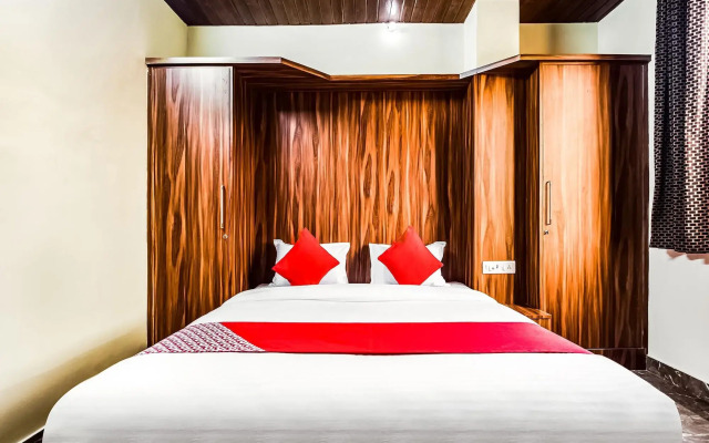 Eleven 43 Suites by OYO Rooms