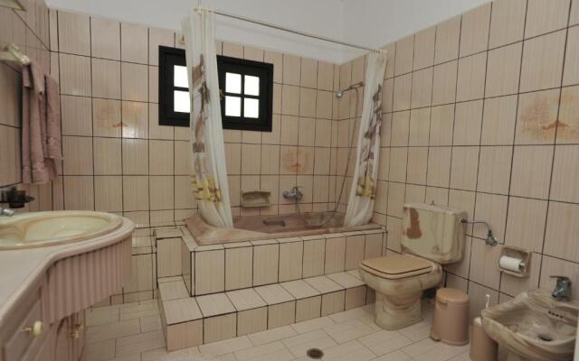 Corfu Green Paradise - Luxury Villa in Mistralatika, Kato Korakiana