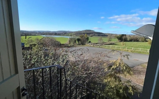 England's Gate and Coachhouse