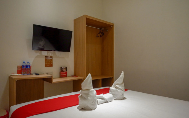 RedDoorz Plus @ Losari Makassar