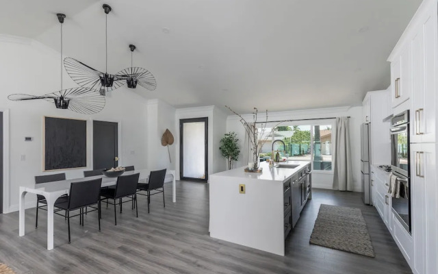 Old Town Fashion-pool-putting Green-bbq Grill