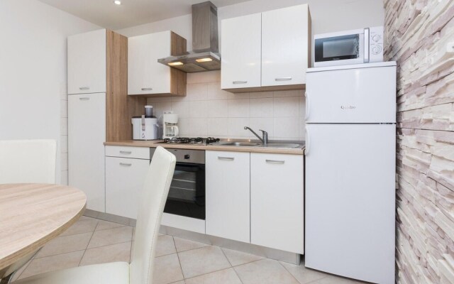 Amazing Home in Sukosan with Hot Tub, WiFi & 2 Bedrooms