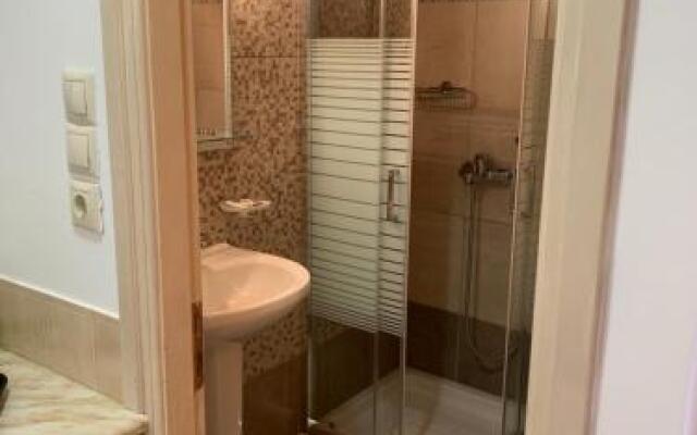 Glaros Guesthouse