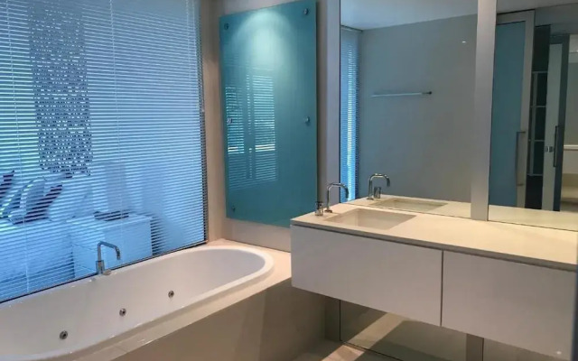 Private Apartments at Q1