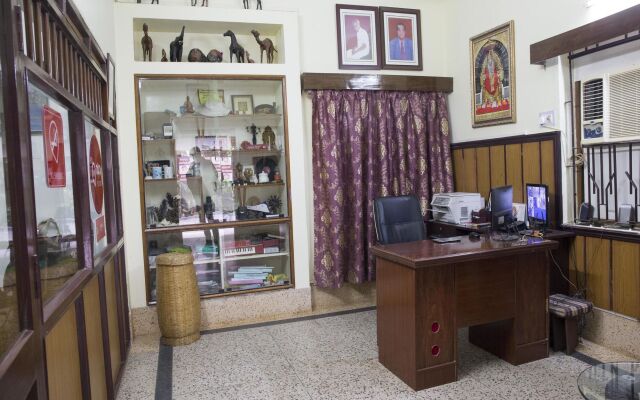 OYO Rooms Rajmahal Square 2