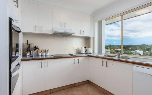 Marine Mirage - 2 Bedroom Apartment with Beachfront Vibes