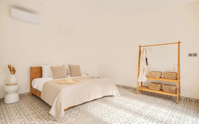 OriVista Luxe Boutique Villa in Canggu-Pool Side 2