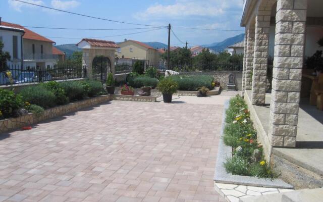 Villa Lily